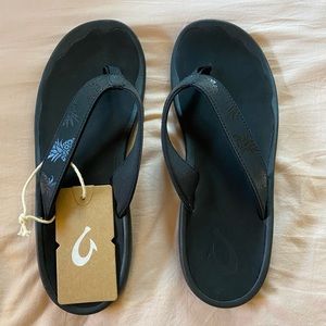OluKai women’s size 10 flip flops